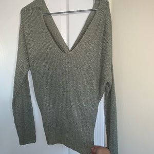 Reversible light green sweater with a knotted back